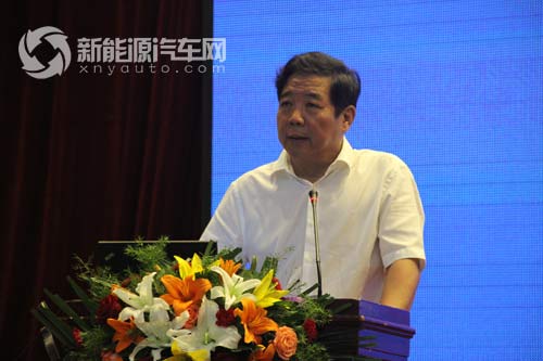 中國汽車工程學(xué)會常務(wù)副理事長兼秘書長付于武