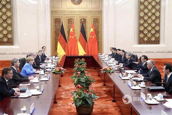李克強與默克爾就中德自動駕駛領域合作達成意向