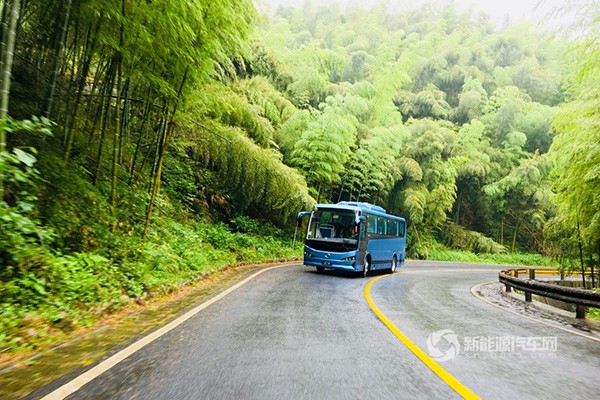 “云端”上的綠色行者 比亞迪C7首登黃山試運(yùn)行