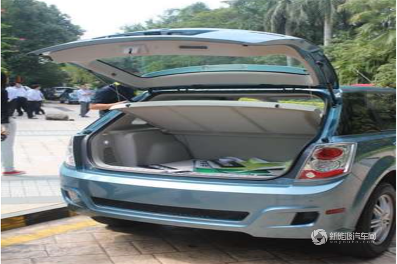 比亞迪E6純電動(dòng)轎車