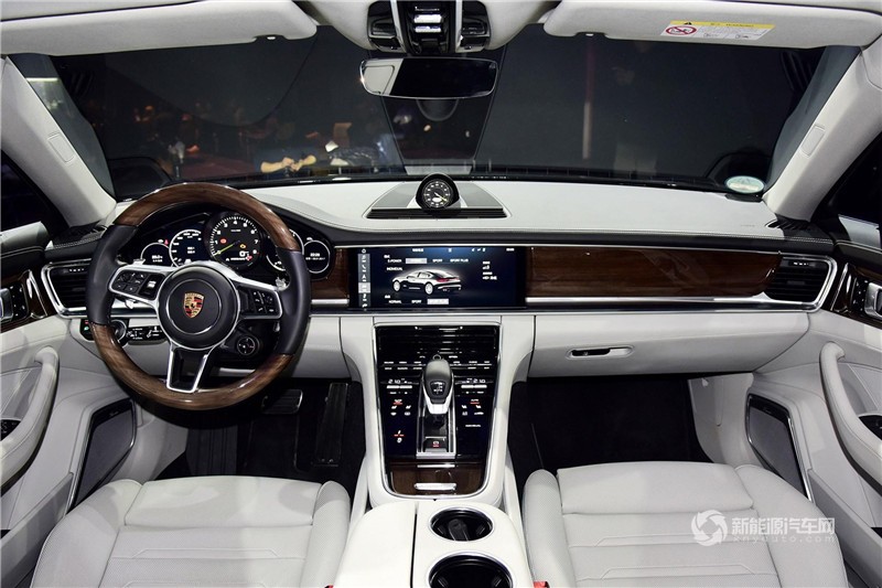 Panamera 4 E-Hybrid 2017款 行政加長版 2.9T