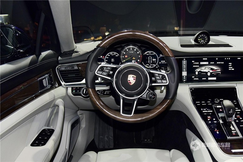 Panamera 4 E-Hybrid 2017款 行政加長版 2.9T