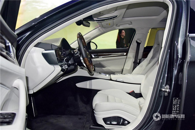 Panamera 4 E-Hybrid 2017款 行政加長版 2.9T
