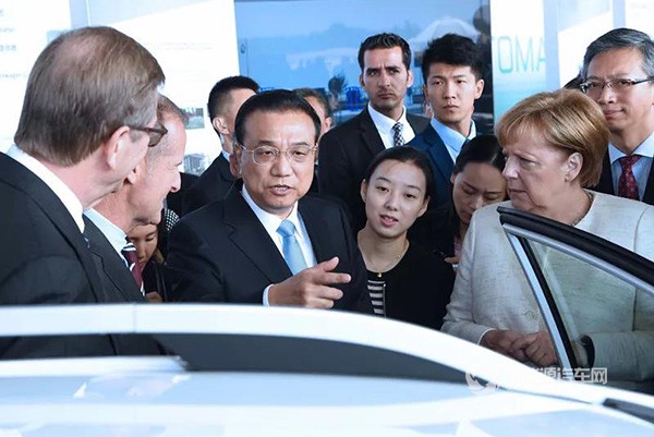 李克強與德國總理默克爾共同出席中德自動駕駛汽車展示活動