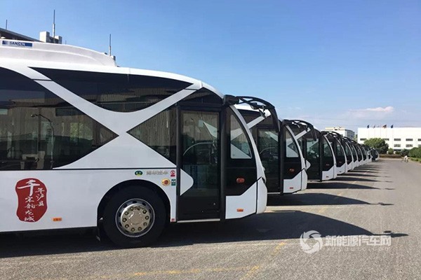 20輛青年純電動客車交付四川瀘縣