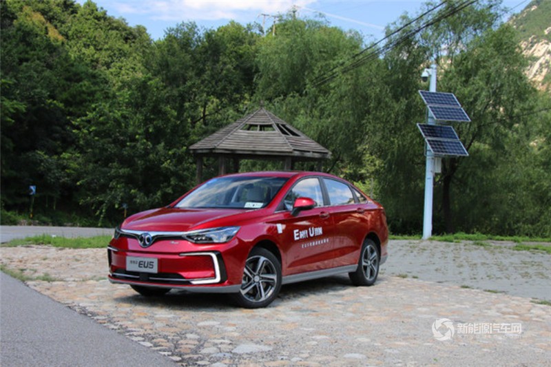 北汽新能源 EU5 2018款 R550 智領(lǐng)版