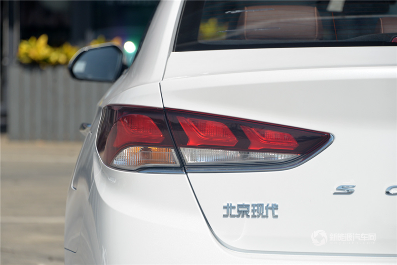 現(xiàn)代索納塔插電混動 2018款 2.0L 自動智尊版 國六