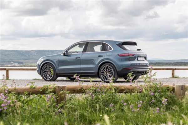 保時(shí)捷Cayenne E-Hybrid正式上市 售94.8萬元