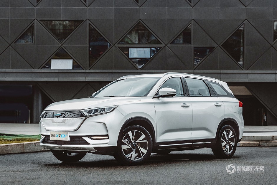 首付59900，長(zhǎng)安歐尚SUV-X7EV，開回家！
