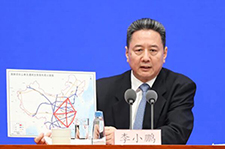 李小鵬：公交優(yōu)先，創(chuàng)建綠色出行，深入推進新能源汽車的規(guī)模應用
