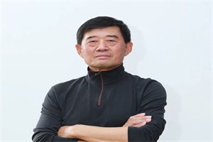 奧動張建平 就在雙碳目標(biāo)下的換電“四步走”發(fā)表主題演講