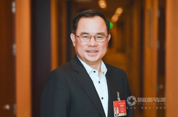 全國人大代表朱華榮