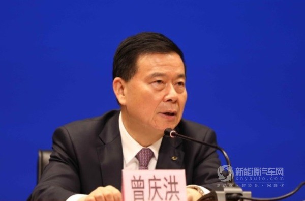 全國人大代表曾慶洪