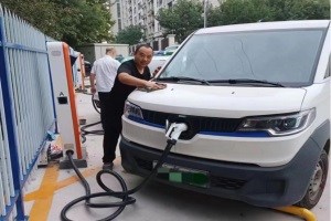 20塊錢智藍(lán)精靈能跑一天 鄭州李師傅“油轉(zhuǎn)電”新體驗