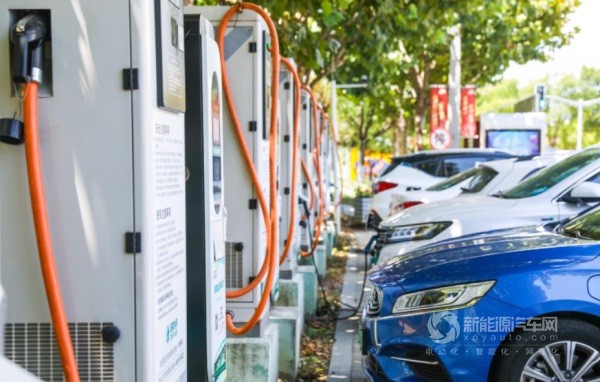 中國新能源汽車發(fā)展高層論壇(2022)