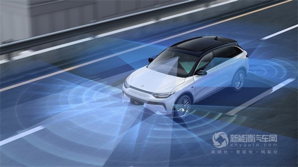 零跑C11
