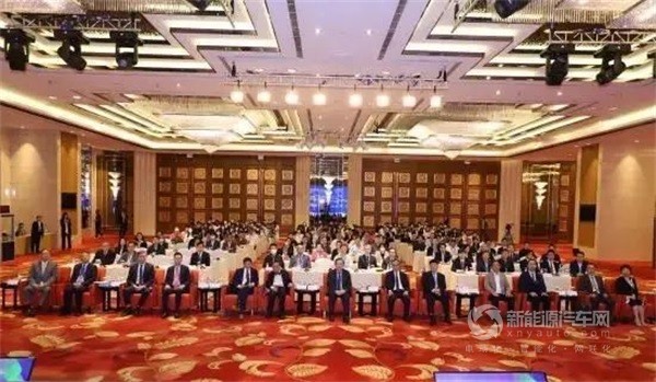 出席“國際氫能與燃料電池標準峰會”嘉賓合照