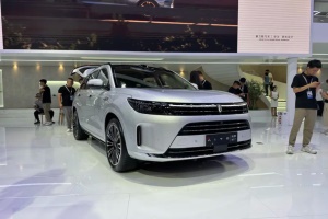 2023成都車展系列報(bào)道：?jiǎn)柦缧翸7大五座預(yù)售25.80萬(wàn)元起