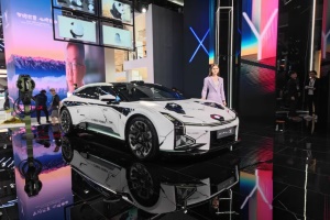 2023成都車展系列報(bào)道：高合HiPhi Z賽博朋克熊貓涂裝版亮相