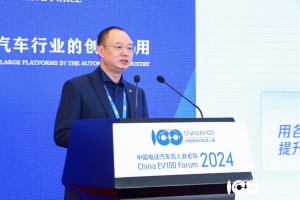 2024百人會(huì)|騰訊鐘學(xué)丹：大模型驅(qū)動(dòng)汽車產(chǎn)業(yè)步入“新智能”開端
