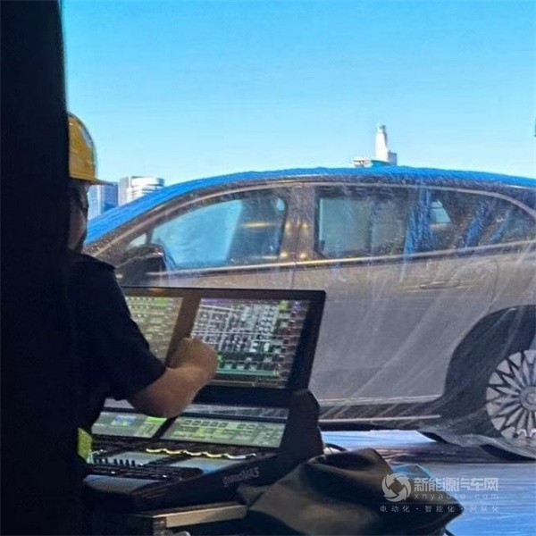 邁巴赫EQS SUV