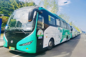 乘坐格力鈦新能源客車，暢享夏日清涼之旅!