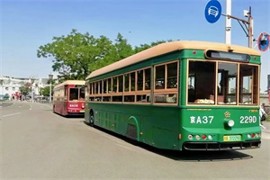 促進文旅融合 !格力鈦新能源鐺鐺車再度駛?cè)氡本┯^光線