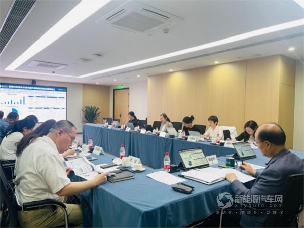 《中國新能源商用車發(fā)展目標、路徑與政策研究》