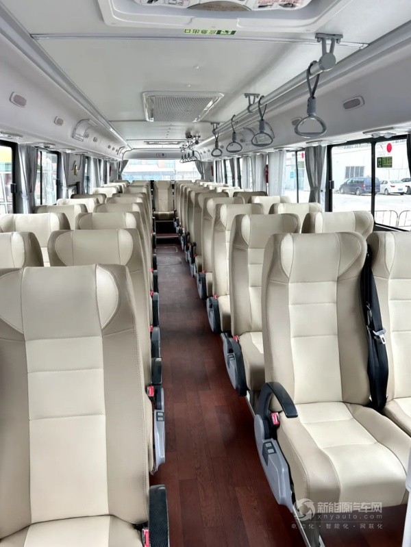 吉利星際純電動(dòng)城間客車(chē)U11E