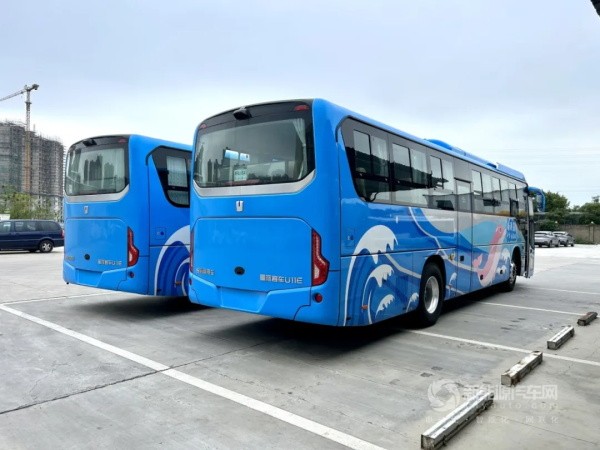 吉利星際純電動(dòng)城間客車(chē)U11E