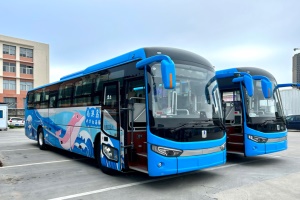 林濤青翠 碧波微漾 首批吉利星際純電動城間客車交付汕頭