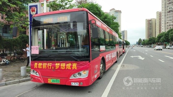 申龍純電動(dòng)公交車