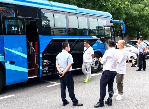 吉利星際客車