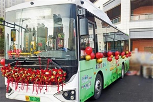 廈門金龍“炫酷”婚車 “囍”卷全城!