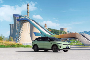 充一次電比加一箱油跑得還遠(yuǎn)，純電動(dòng)車(chē)進(jìn)入“985”時(shí)代