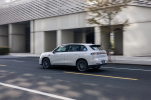 零跑車(chē)主故事：從3.0T切換純電動(dòng)，95后籃球青年為何選擇C10?