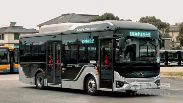 金龍M8