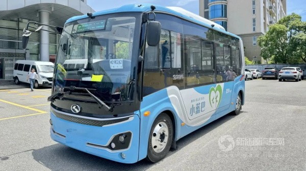 金龍M8