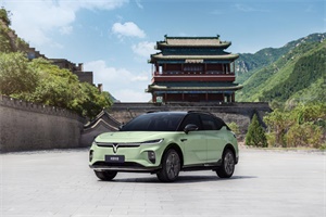 嵐圖知音現(xiàn)身第37屆大眾電影百花獎(jiǎng)?lì)C獎(jiǎng)禮，盡展“官方指定座駕”風(fēng)采