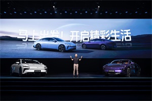綜合續(xù)航里程達(dá)1200km：eπ007“超感”增程加持