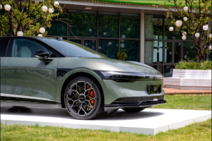 雙車齊發(fā)：2025款極氪001、極氪007爭做“全能冠軍”