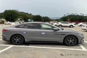 新增水泥灰配色 2025款比亞迪漢DM-i諜照