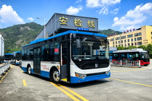 共創(chuàng)綠色智慧交通未來的生動實(shí)踐!吉利星際客車首次交付溫州