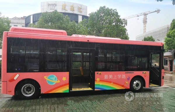 吉利星際客車