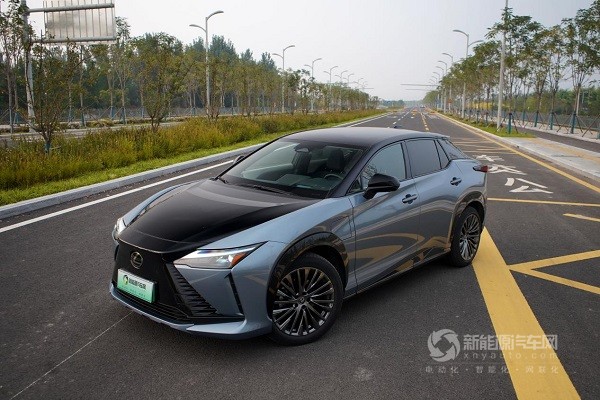 雷克薩斯RZ450e