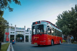 紅運(yùn)“鐺”頭，金龍新能源鐺鐺車閃耀泉州文旅產(chǎn)業(yè)