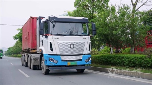 遠(yuǎn)程X7E-400換電牽引車
