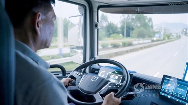 遠(yuǎn)程X7E-400換電牽引車