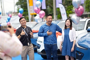 哪吒汽車馬來(lái)西亞首家旗艦店開(kāi)業(yè) 當(dāng)日首批50位車主現(xiàn)場(chǎng)交付
