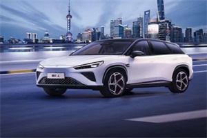 搭載寧德時代驍遙電池，哪吒L增程版成15萬級最具性價比SUV